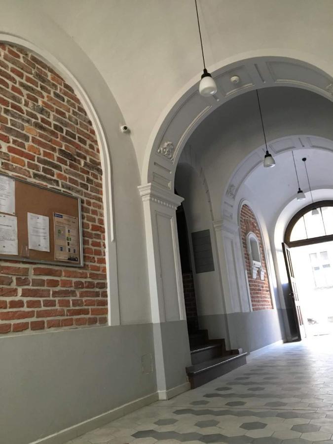 Goldfinger 3-Bed Unique Apartment In The Heart Of Podgorze Krakow Bagian luar foto