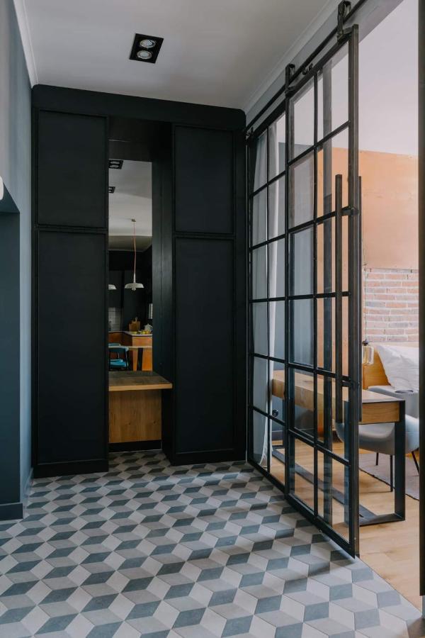 Goldfinger 3-Bed Unique Apartment In The Heart Of Podgorze Krakow Bagian luar foto
