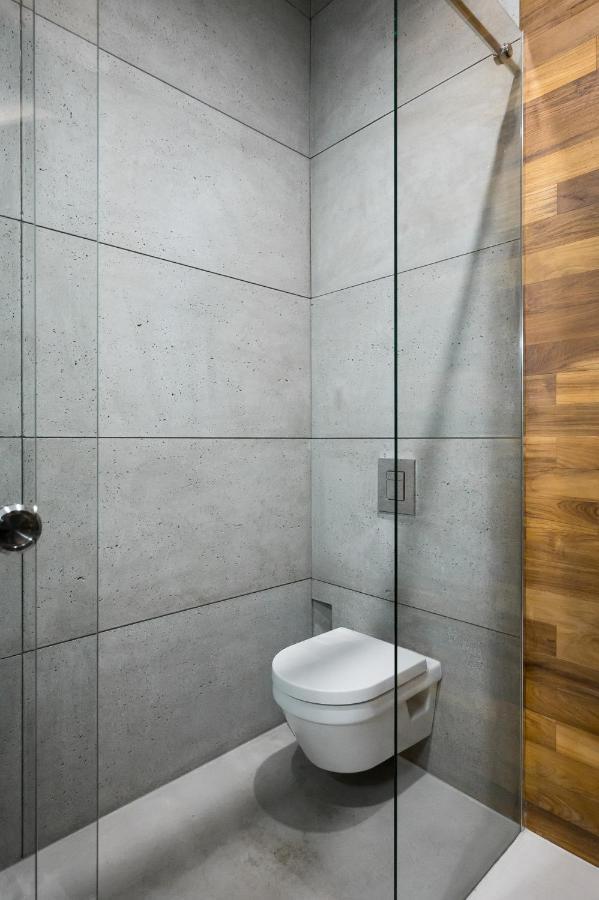 Goldfinger 3-Bed Unique Apartment In The Heart Of Podgorze Krakow Bagian luar foto