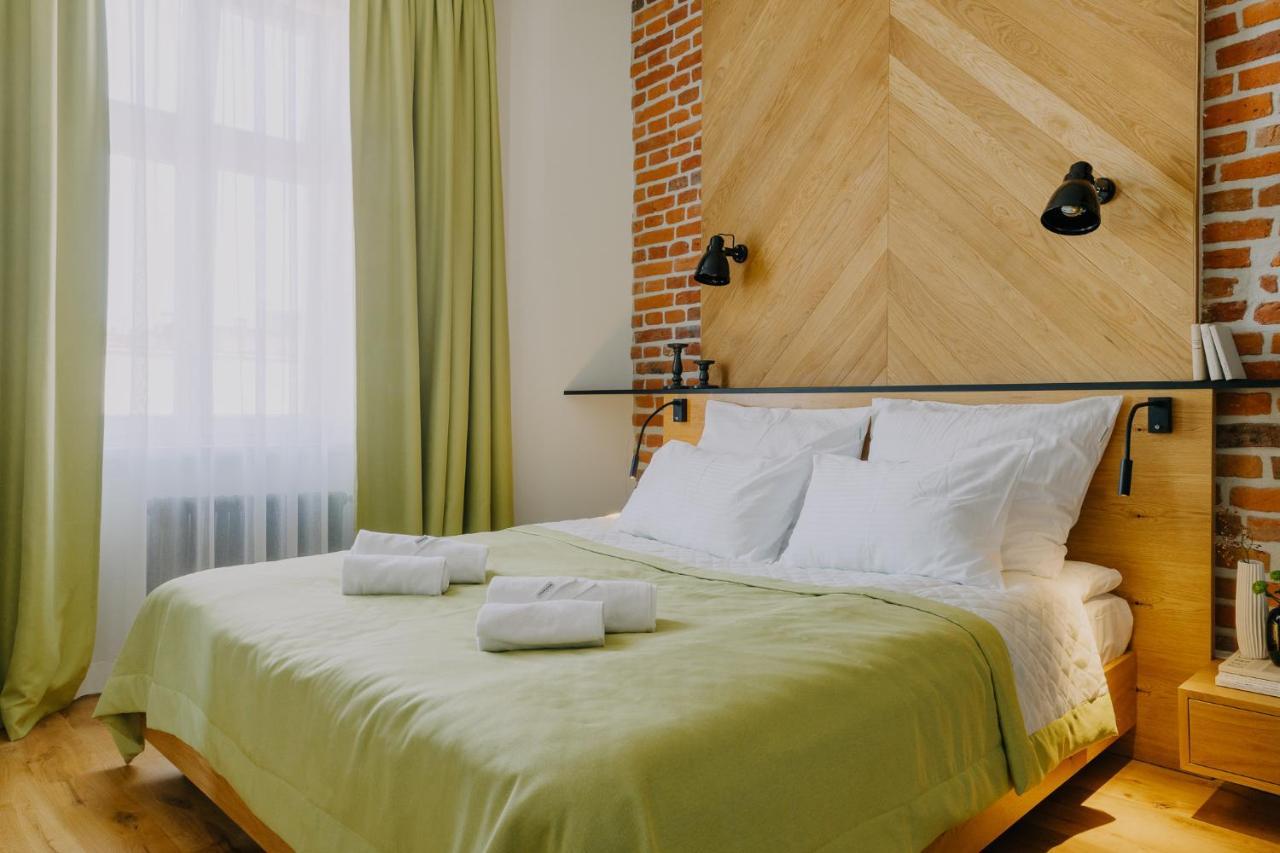 Goldfinger 3-Bed Unique Apartment In The Heart Of Podgorze Krakow Bagian luar foto
