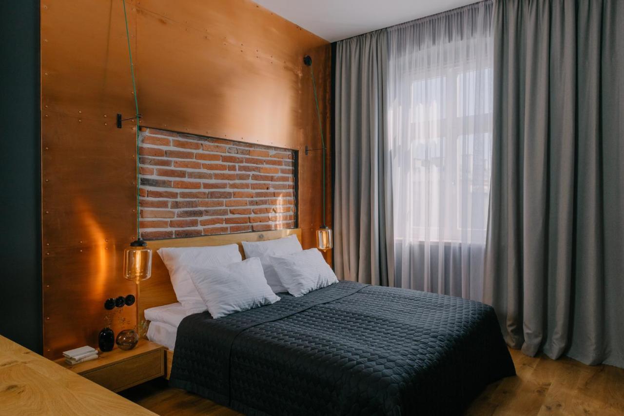 Goldfinger 3-Bed Unique Apartment In The Heart Of Podgorze Krakow Bagian luar foto