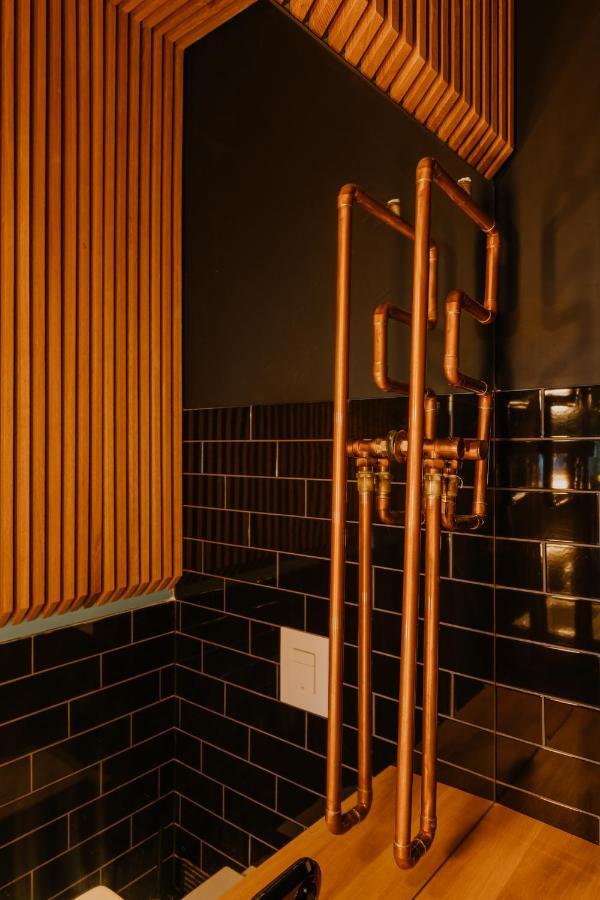Goldfinger 3-Bed Unique Apartment In The Heart Of Podgorze Krakow Bagian luar foto