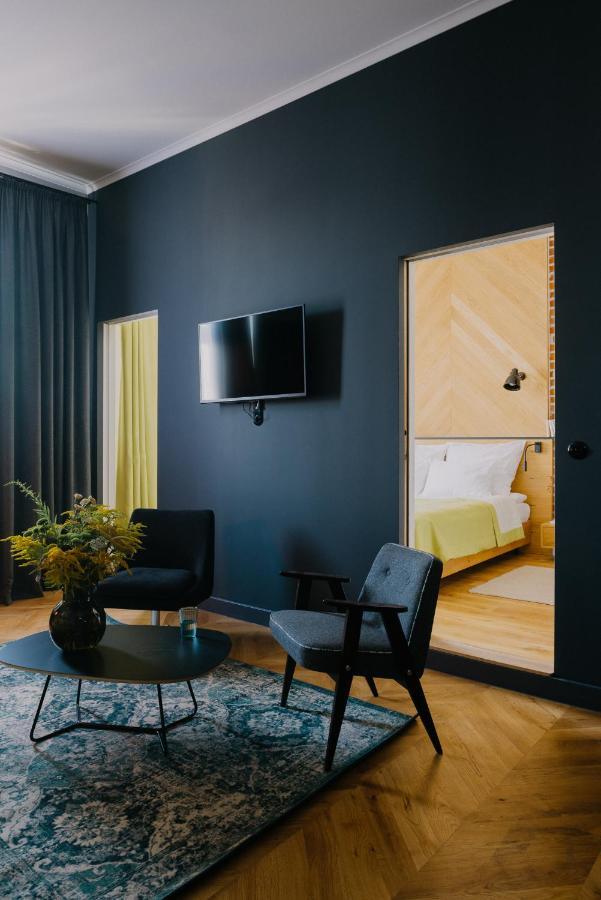 Goldfinger 3-Bed Unique Apartment In The Heart Of Podgorze Krakow Bagian luar foto